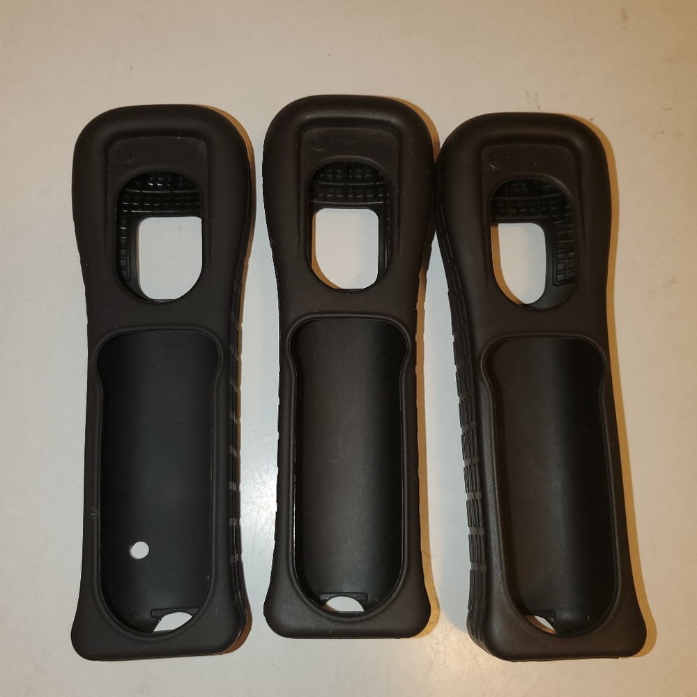 3 OEM NINTENDO REMOTE SILICONE COVERS BLACK